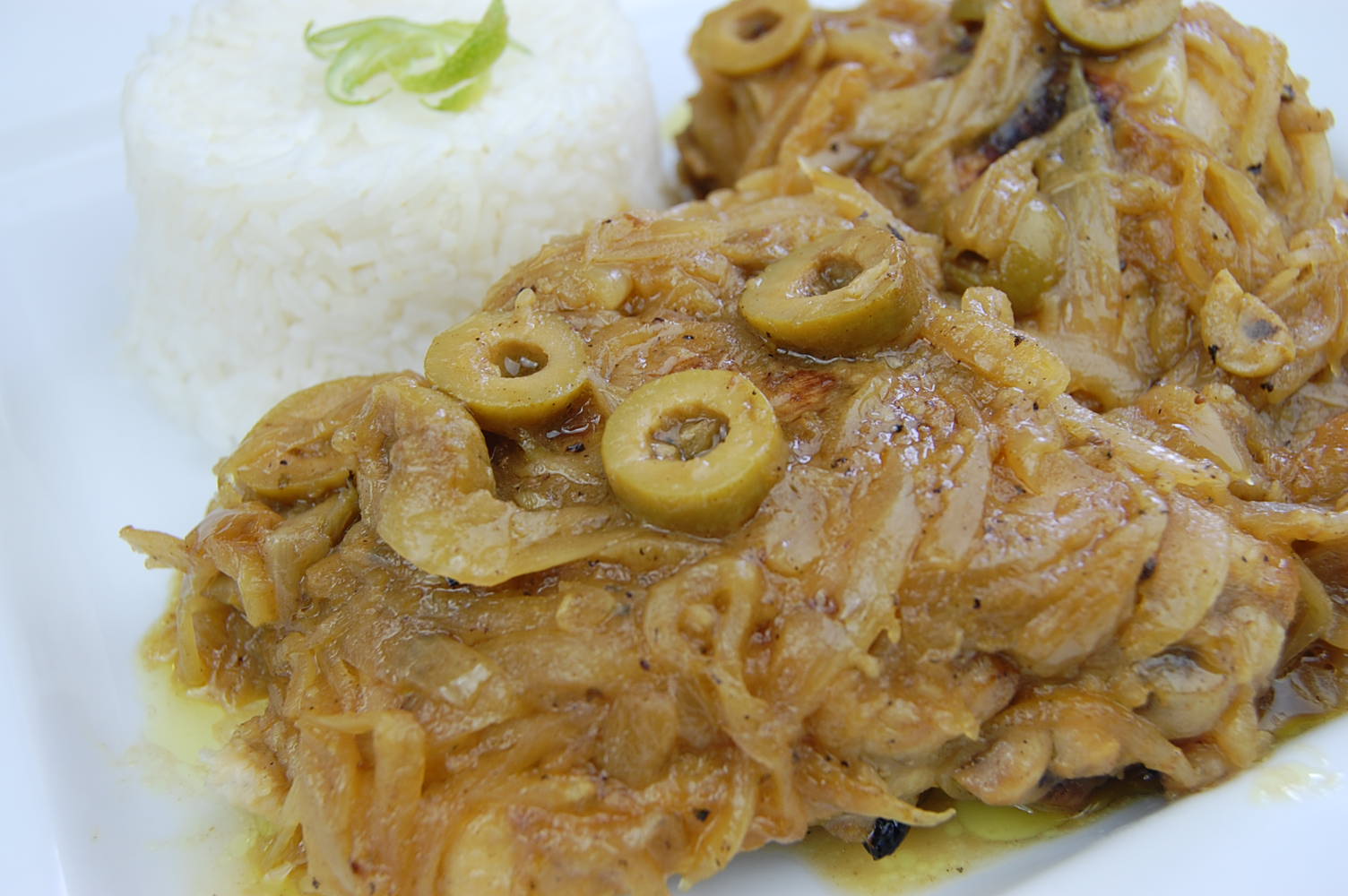 Yassa poulet aux oignons confits et au citron